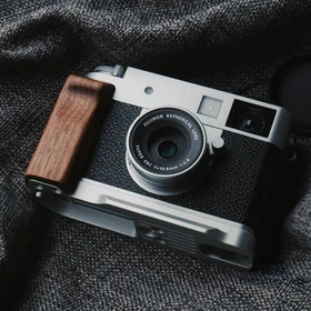 Wooden Metal Attachment Grip Flannel Base for XHalf Fujifilm X-Half Camera New