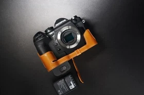 Real Leather Half Camera Case Bag Cover for Olympus OM-1 Digital Camera Part