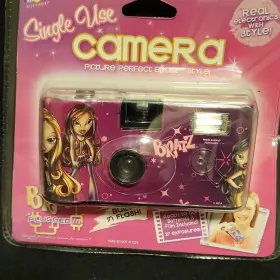 P4F-FA06 BRATZ Single Film Camera Plugged Flash Pink Pur