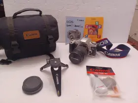 0562886 CANON Eos Rebel Camera Bag Books Lens Batteries Kit