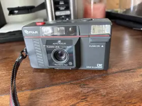 DL-30 FUJI Point Shoot Camera
