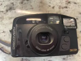 0611514 FUJIFILM Zoom Point Shoot Camera