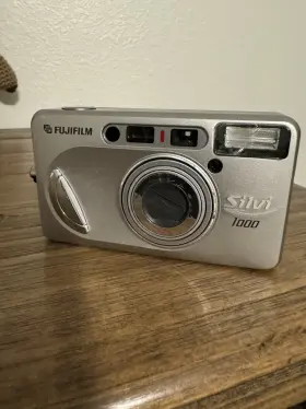 1037134 FUJIFILM Silvi Film Camera Clean Sample