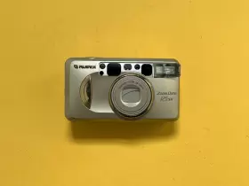 125SR FUJIFILM Zoom Point Shoot Camera