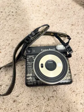 5886133 FUJIFILM Instax Square Taylor Swift Camera