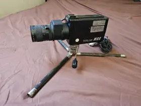 VK-C1000 HITACHI Mos First Video Camera Tripod