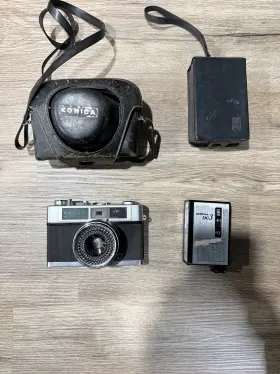 812135 KONICA Matic Deluxe Camera Sunpak Flash