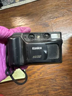 MT-10 KONICA MINOLTA Point Shoot Camera