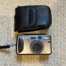 019690 KYOCERA Zoom Yashica Point Shoot Film Camera