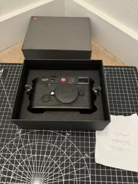 10501 LEICA Film Cameras
