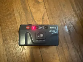 18011 LEICA Mini Point Shoot Camera