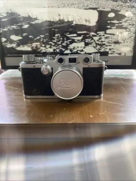 425641 LEICA Camera