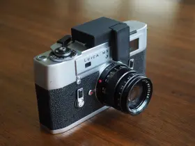 6589 LEICA Dag Frame Lighter Camera Lens