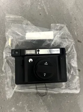 LI200B LOMO Lomoftinstant Camera