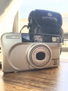 39109456 MINOLTA Zoom Film Camera Samsonite