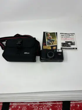 14115169 NIKON Zoom Touch Af Point Shoot Camera