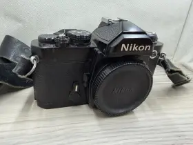 3111513 NIKON Fm Slr Film Camera Body Batteries Strap