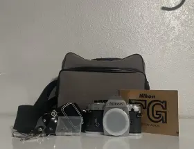 9018423 NIKON Fg Film Camera Cushioned Bag Strap Battery