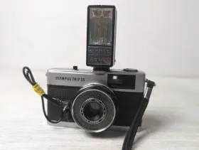 407734 OLYMPUS Trip Point Shoot Film Camera Flash