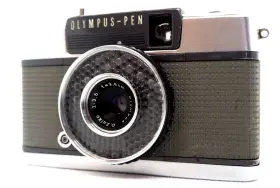 911937 OLYMPUS Pen Half Frame Film Camera