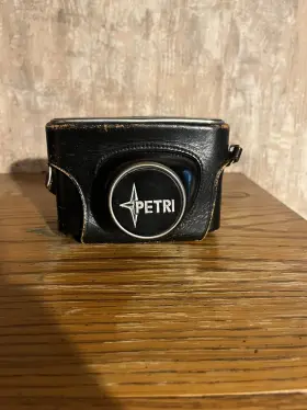 398027 PETRI Camera