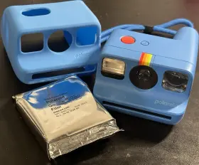 006211 POLAROID Go Film Camera Flash Focus