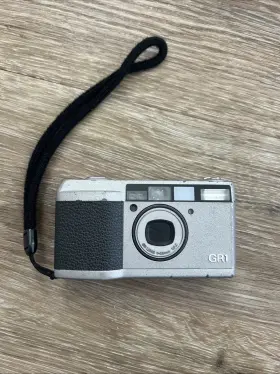 109930 RICOH Point Shoot Film Camera Powers Shutter Fires