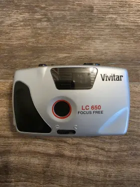 LC-650 VIVITAR Focus Film Camera