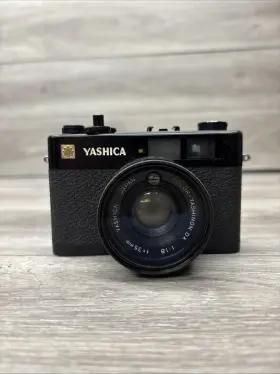 10513889 YASHICA Electro Rangefinder Film Camera
