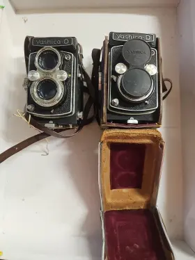 126110658 YASHICA Tlr Film Camera