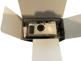 332937 YASHICA Camera