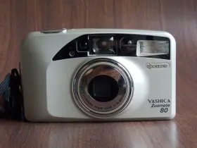 484450 YASHICA Kyocera Zoomate Film Camera