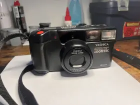 A2615697 YASHICA Zoomtec Kyocera Point Shoot
