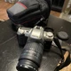 PENTAX ZX-50 35mm FILM CAMERA WITH 28-80mm ZOOM LENS, STRAP & CANVAS CAMERA BAG